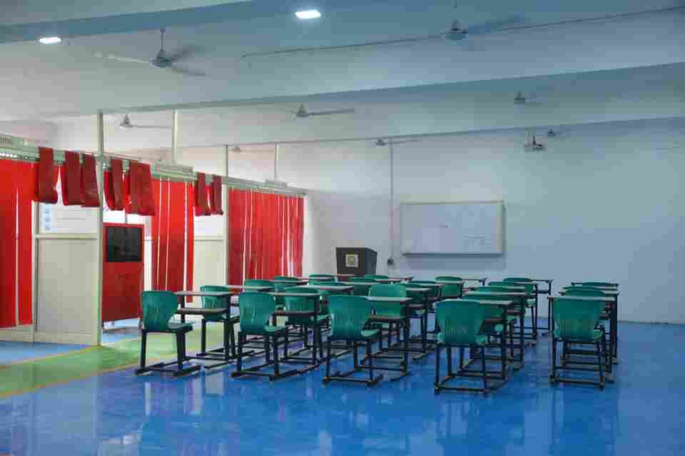 Maya Devi University Dehradun Classroom photo 2